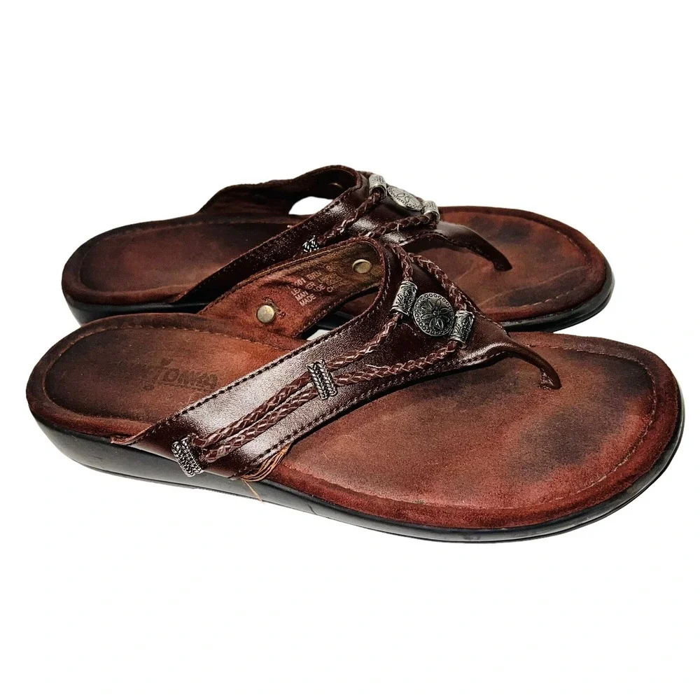 Minnetonka Brown Leather Silverthorne Thong Sandals Women's Size 8
